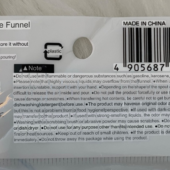 Simple Style Foldable Silicone Funnel. White. - Picture 7 of 8